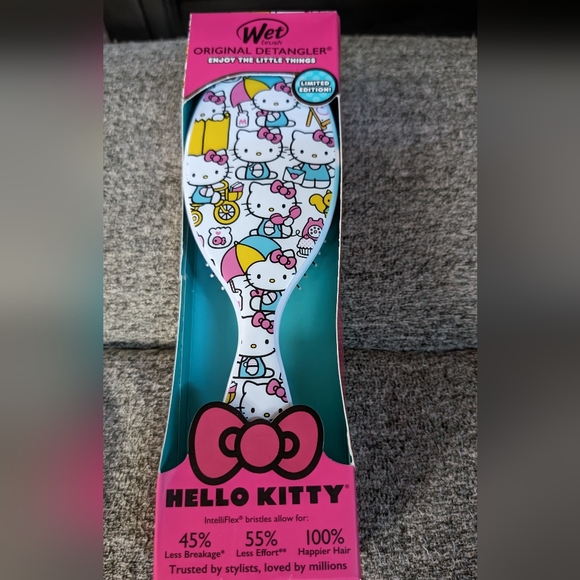 🆕Hello Kitty Wet Brush Detangler - Picture 2 of 3
